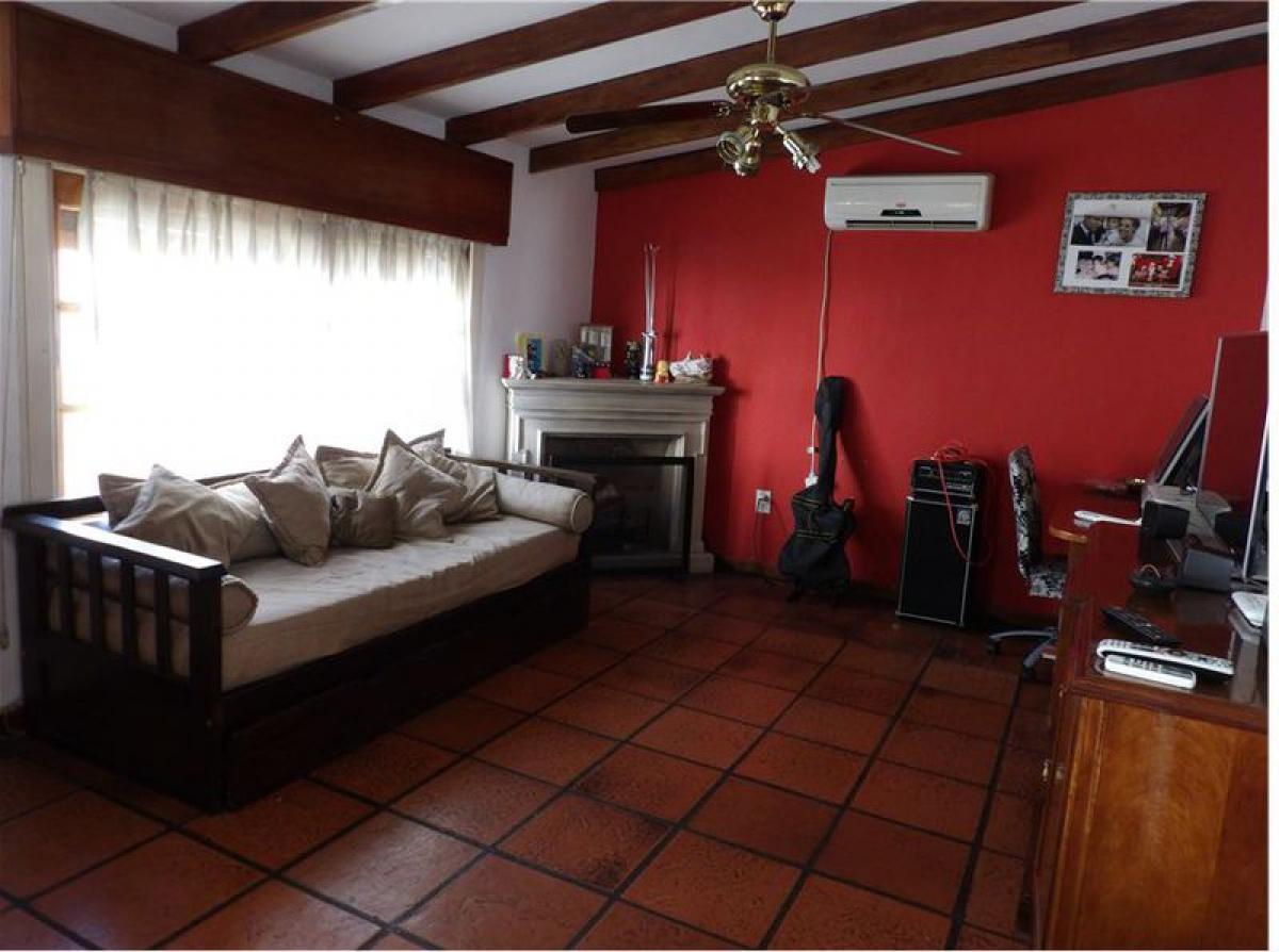 3 bedrooms House in Moron, Argentina No. 60281