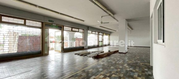 2 rooms Commercial property in Udine, Italy No. 302230 4