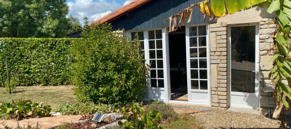 Casa de 3 dormitorios en Deux-Sevres, France No. 303966 2