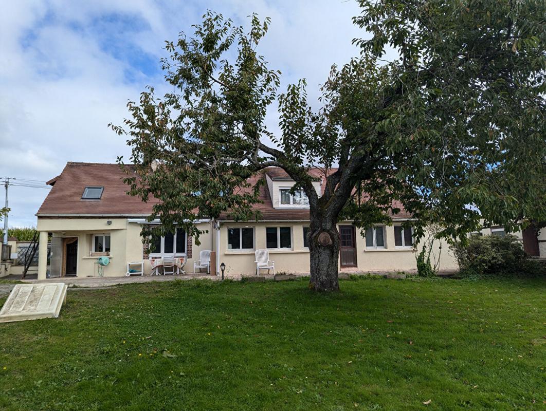 4 bedrooms Castles in La Loupe, France No. 83516