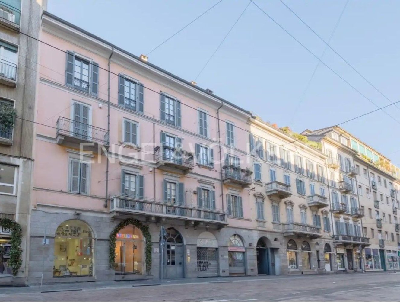 Apartamento de 5 habitaciónes en Milan, Italy No. 245484