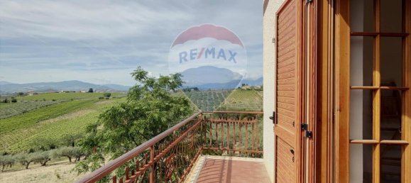 Дом с 8 комнатами в Ланчано, Италия № 177805 44