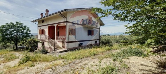 Дом с 8 комнатами в Ланчано, Италия № 177805 4