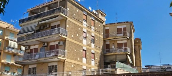 3 rooms Apartment in Pomezia, Italy No. 289740 8