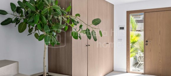 3 bedrooms Townhouse in Marbella, Spain No. 187125 5