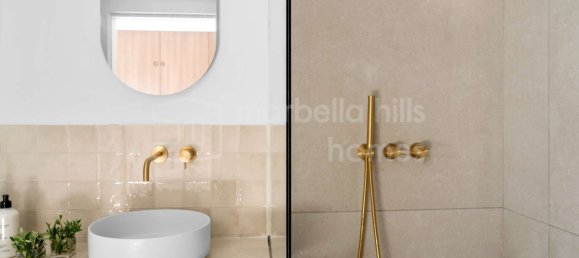 3 bedrooms Townhouse in Marbella, Spain No. 187125 8