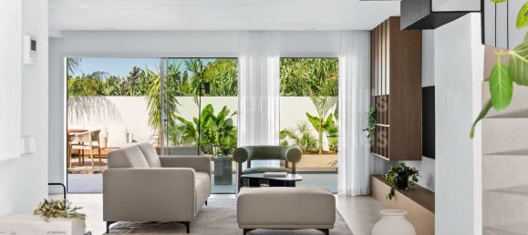 3 bedrooms Townhouse in Marbella, Spain No. 187125 3