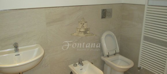 2-salle Appartement à Milan, Italy No. 250293 8