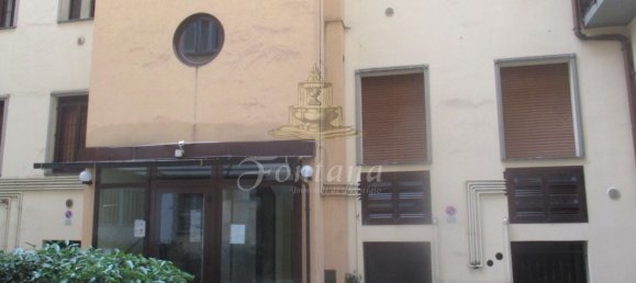 2-salle Appartement à Milan, Italy No. 250293 6