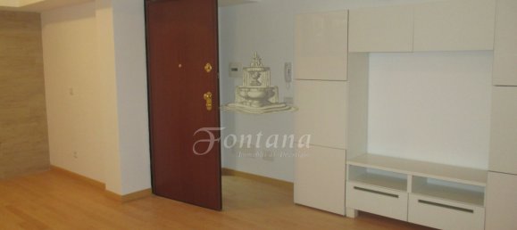 2-salle Appartement à Milan, Italy No. 250293 3
