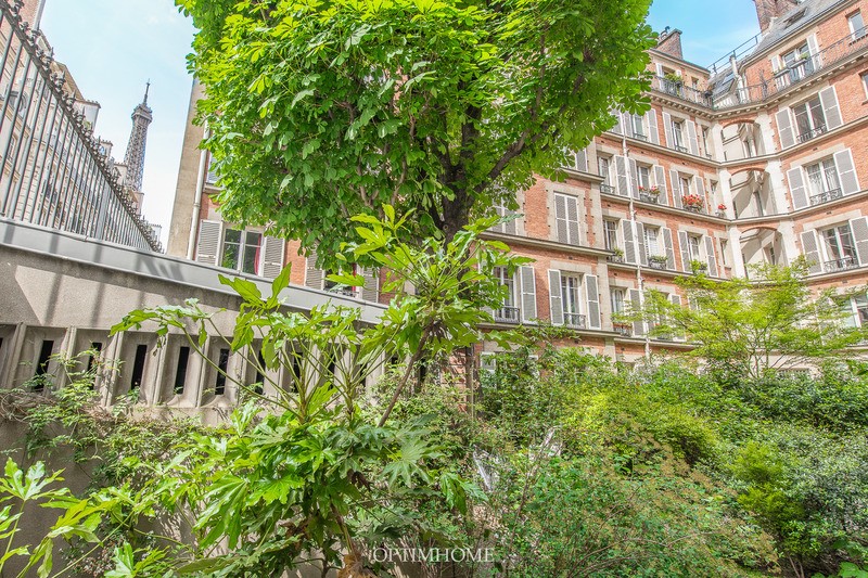 2 bedrooms Apartment in Paris, France No. 347431