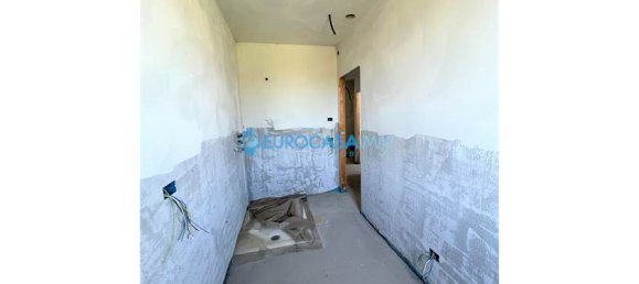 Пентхаус с 2 спальнями в Карпи, Италия № 61135 14