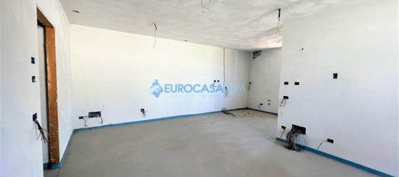 Пентхаус с 2 спальнями в Карпи, Италия № 61135 2