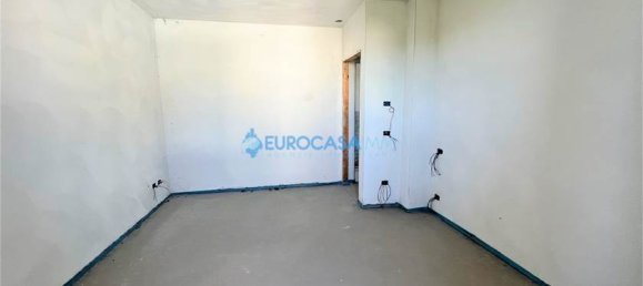 Пентхаус с 2 спальнями в Карпи, Италия № 61135 10