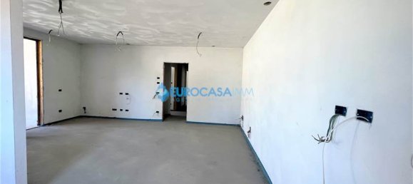 Пентхаус с 2 спальнями в Карпи, Италия № 61135 3