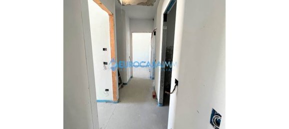 Пентхаус с 2 спальнями в Карпи, Италия № 61135 8