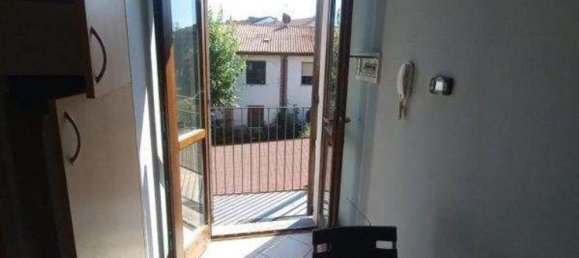 Квартира с 4 комнатами в Чернуско суль Навильо, Италия № 223083 9