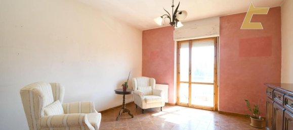 3-salle Appartement à Quartu Sant'Elena, Italy No. 285140 2