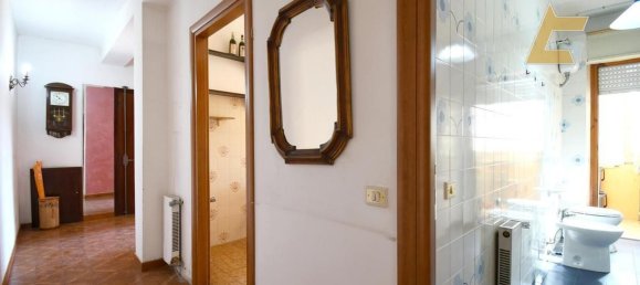 3-salle Appartement à Quartu Sant'Elena, Italy No. 285140 20