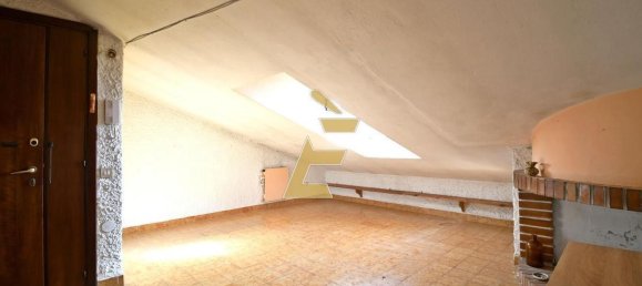 3-salle Appartement à Quartu Sant'Elena, Italy No. 285140 32