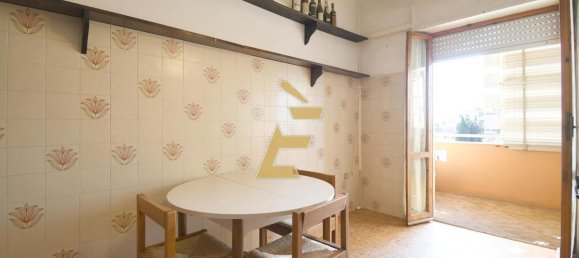 3-salle Appartement à Quartu Sant'Elena, Italy No. 285140 12