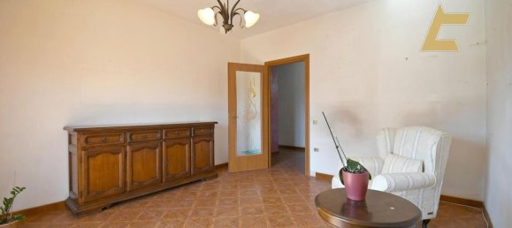 3-salle Appartement à Quartu Sant'Elena, Italy No. 285140 3