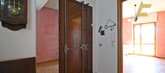 3-salle Appartement à Quartu Sant'Elena, Italy No. 285140 9