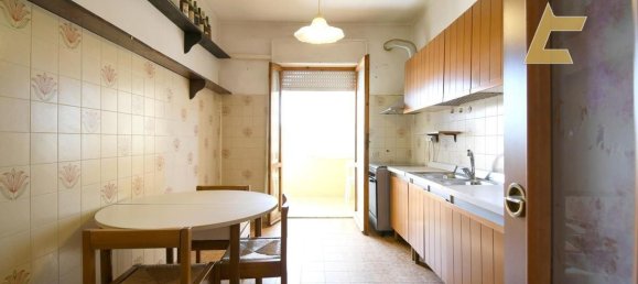 3-salle Appartement à Quartu Sant'Elena, Italy No. 285140 11