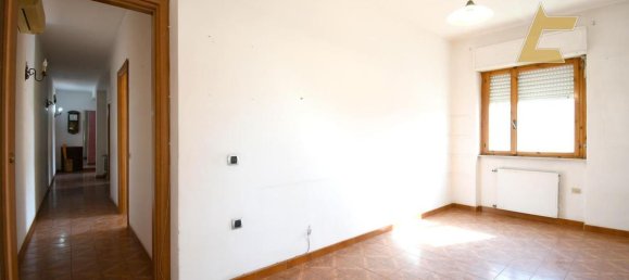 3-salle Appartement à Quartu Sant'Elena, Italy No. 285140 28