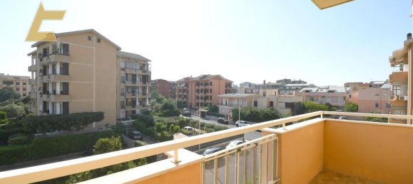 3-salle Appartement à Quartu Sant'Elena, Italy No. 285140 7