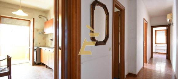 3-salle Appartement à Quartu Sant'Elena, Italy No. 285140 10