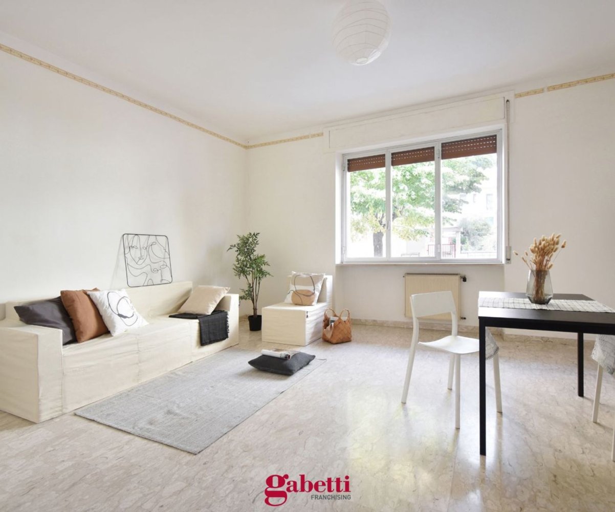 4 bedrooms Apartment in San Salvo, Italy No. 310879