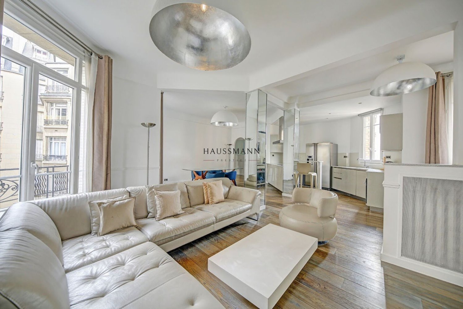 3 bedrooms Apartment in Paris, France No. 169282