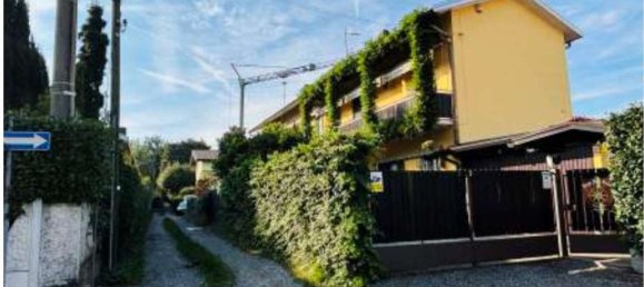 3 rooms House in Besnate, Italy No. 94203 2