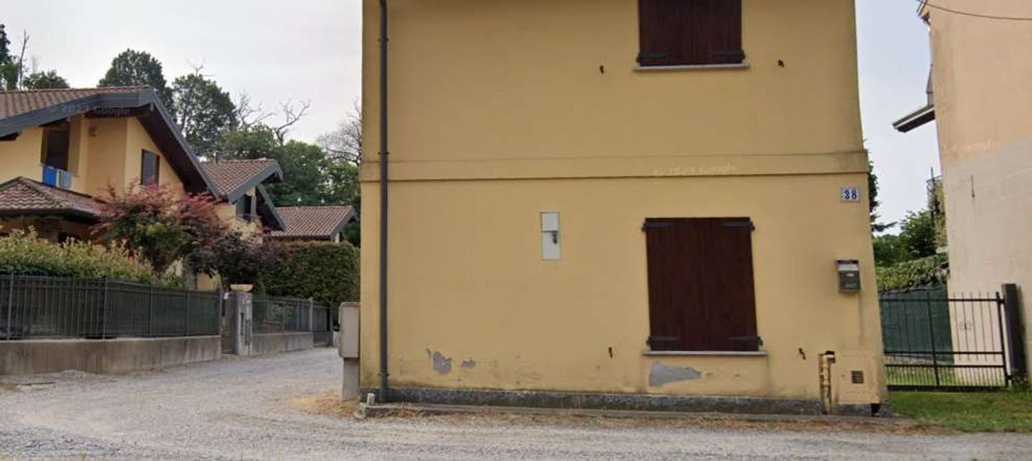 5 rooms House in Varallo Pombia, Italy No. 203852