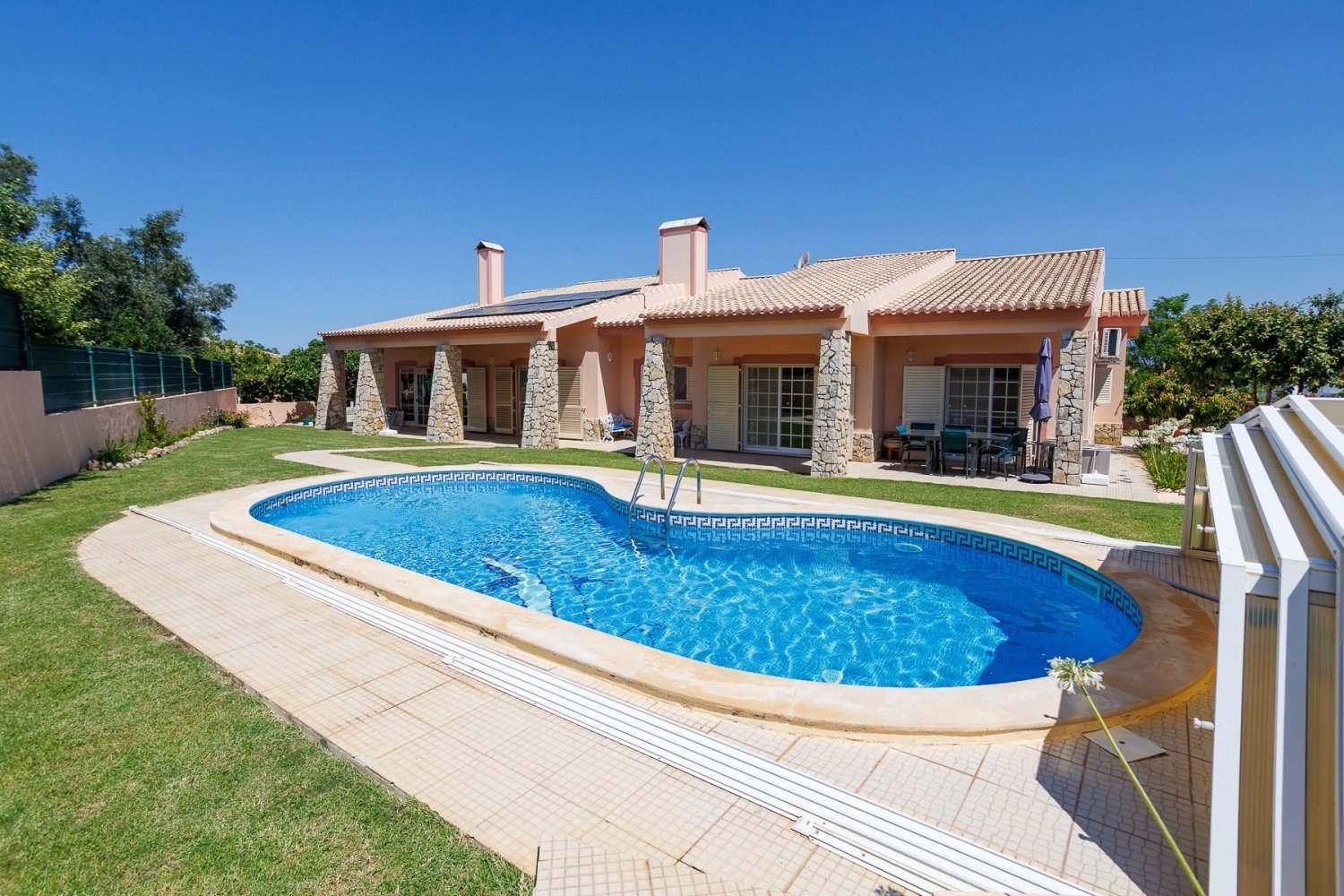 Дом с 6 спальнями в Алвор, Португалия № 259200