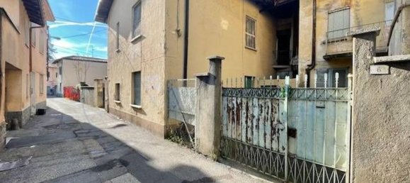 Квартира с 5 комнатами в Ведано Олона, Италия № 137721 32