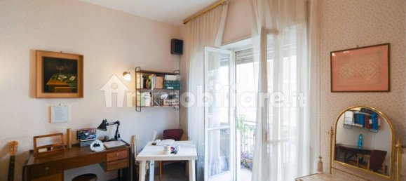 Apartamento de 2 dormitorios en Rome, Italy No. 12657 58