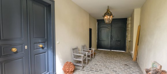 5 bedrooms House in Chartres, France No. 60030 3