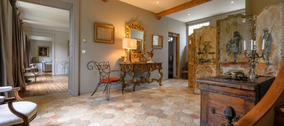 5 bedrooms House in Chartres, France No. 60030 4