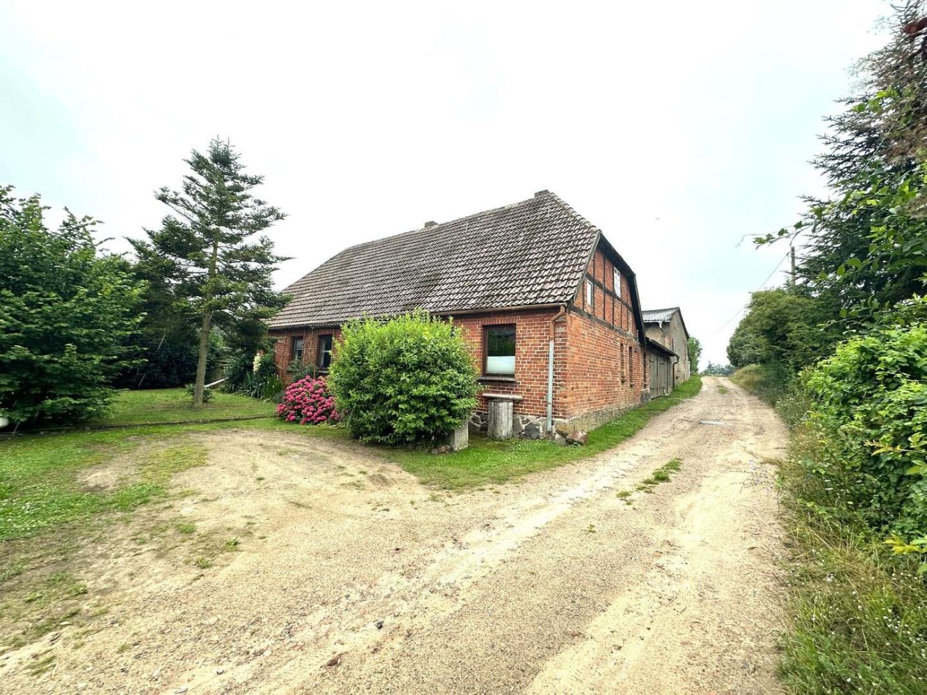 Дом с 3 комнатами в Demmin, Германия № 221979