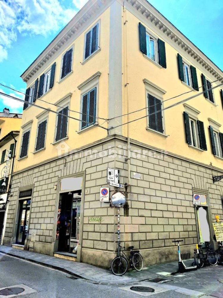 2 rooms Commercial property in Florence, Italy No. 210111