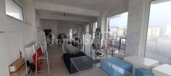 1-Zimmer Gewerbliche Immobilie in L'Aquila, Italy, Nr. 136445 22