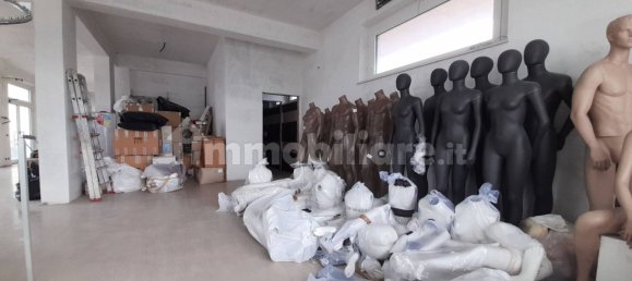 1-Zimmer Gewerbliche Immobilie in L'Aquila, Italy, Nr. 136445 38