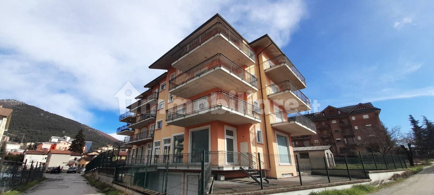 1-Zimmer Gewerbliche Immobilie in L'Aquila, Italy, Nr. 136445