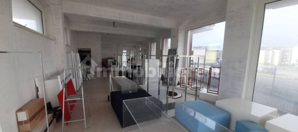 1-Zimmer Gewerbliche Immobilie in L'Aquila, Italy, Nr. 136445 23