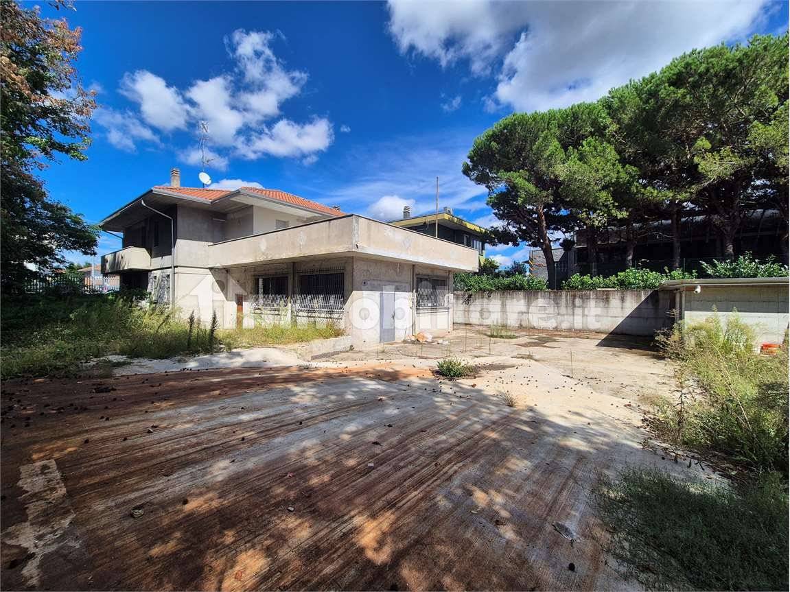 2 bedrooms House in Cardano al Campo, Italy No. 351643