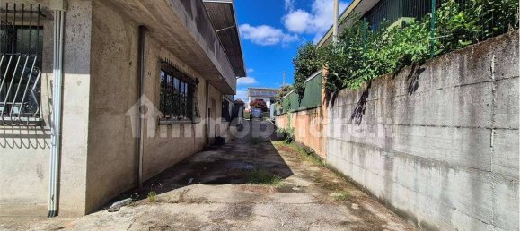 2 bedrooms House in Cardano al Campo, Italy No. 351643 3