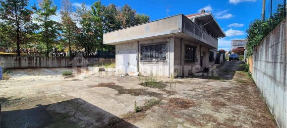 2 bedrooms House in Cardano al Campo, Italy No. 351643 2