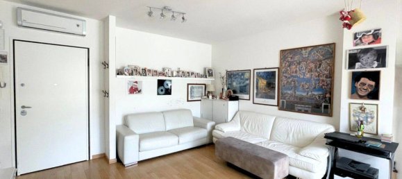 2 bedrooms Penthouse in Perugia, Italy No. 357072 2